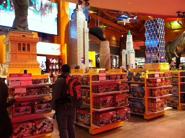 111004_lego_store_times_square1b.jpg