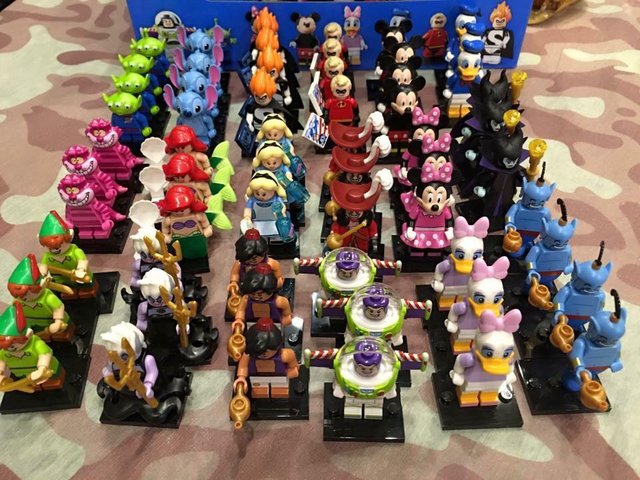 boite minifigs disney.jpg